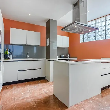 Eleonora, Luxury With Heated Pool Ocean View In Adeje, Tenerife Вилла Адехе